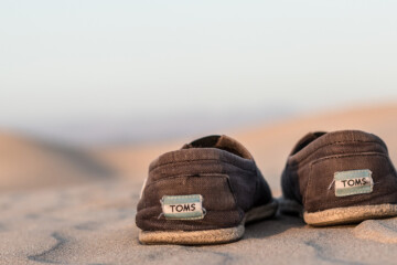 slide on toms shoes on sand