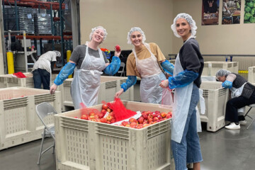 The Mad Fish Digital team volunteering in Portland, Oregon.